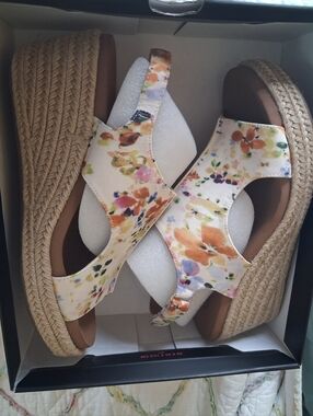 Corkys Natural Mini Floral Jute Wedge Sandals Size 9 NWT Box Included